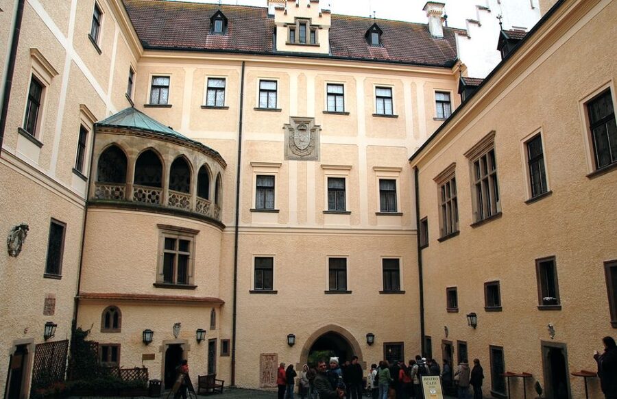 Konopiště: Chateau Tour from Prague - Leaving Prague and reaching the chateau