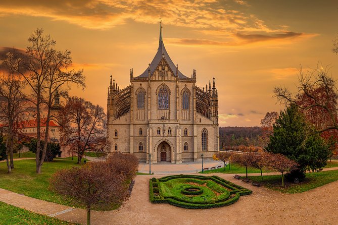 Kutná Hora Medieval Town in Vintage Cabrio car - Key points to know before booking