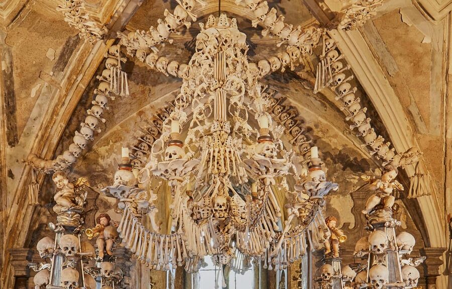 Kutná Hora: Sedlec Ossuary Skip-the-Line Ticket & Audioguide - The five-minute walk to the cathedral