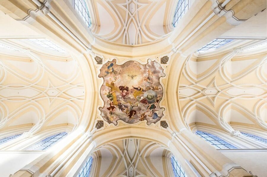 Kutná Hora: Sedlec Ossuary Skip-the-Line Ticket & Audioguide - Look up in the cathedral attic