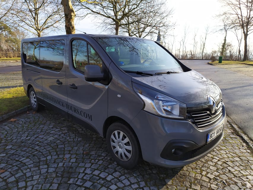 Linz: Private Day Trip to Cesky Krumlov - The guide and driver service