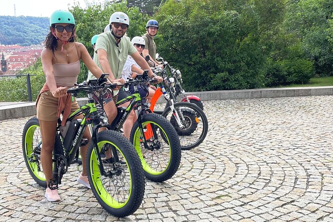 Live-Guided e-Scooter Tour of the Old Town of Prague, 60 min - What the live guide adds