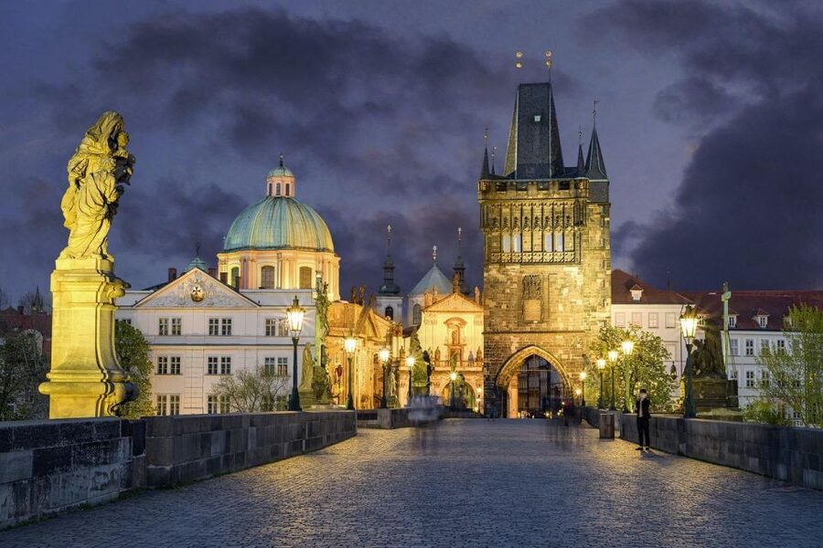 Night tour: Dark Side of Prague with Craft Beer - The guide makes or breaks the evening
