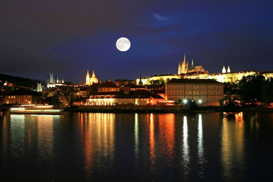 Panoramic Views of Prague Evening Walking Tour - Why Prague looks better after dark