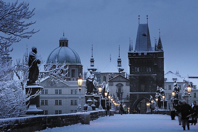 Pedestrian tour of Prague in Spanish - The Charles Bridge photo stop