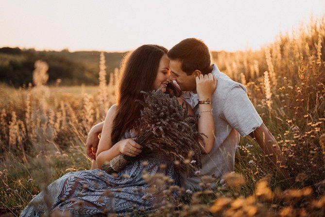 Photographer in Prague - Couple, engagement & portrait photoshoot - Meeting in Malá Strana at 7:30 am