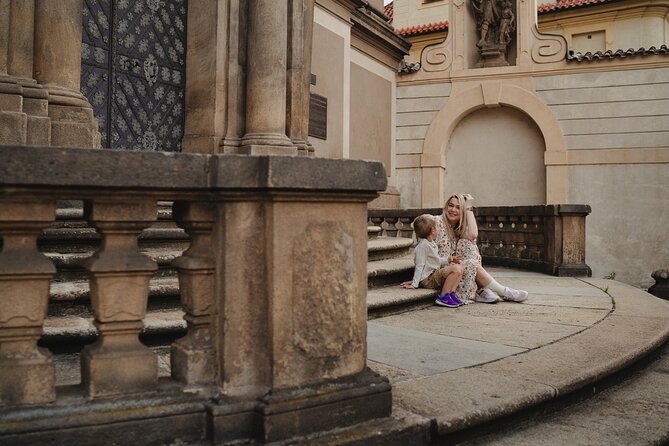 Photographer in Prague, private photoshoot - Malá Strana streets, New World, and the gardens