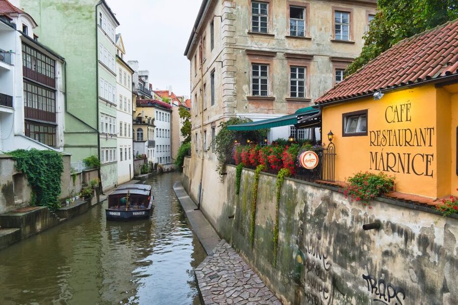 Prague: 1.5-Hour River Boat Cruise and Guided Tour - Entering Čertovka, Prague’s Little Venice