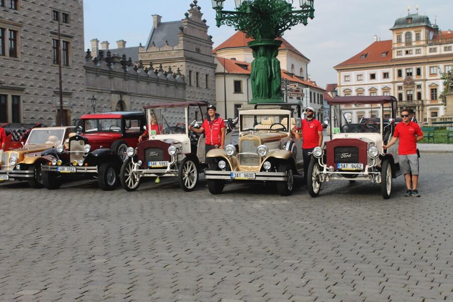 Prague: 1.5–Hour Vintage Car Tour - Staying warm in an open-top car