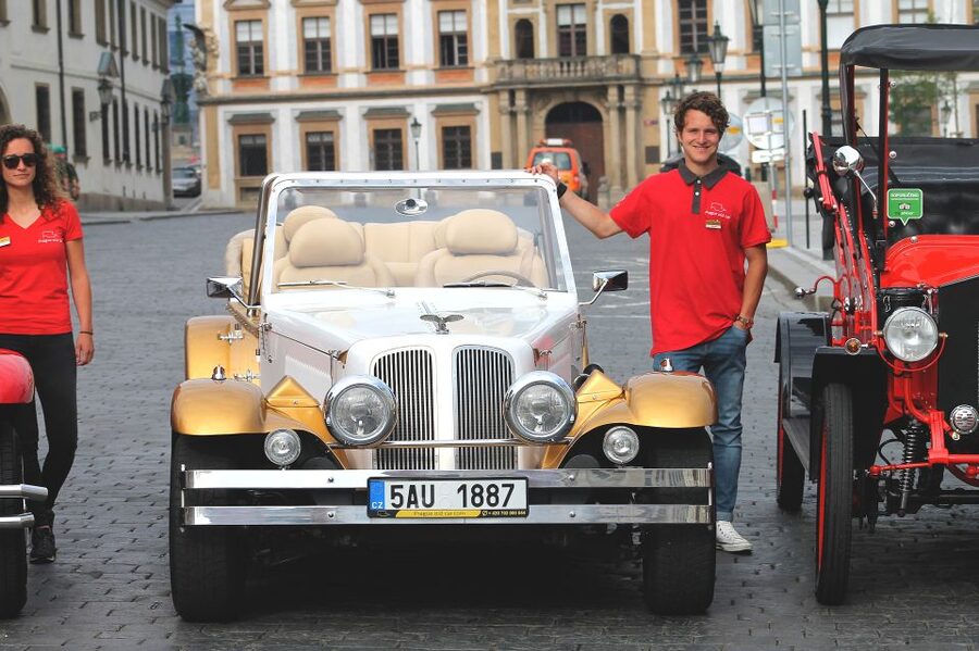 Prague: 1.5–Hour Vintage Car Tour - Who should book this ride