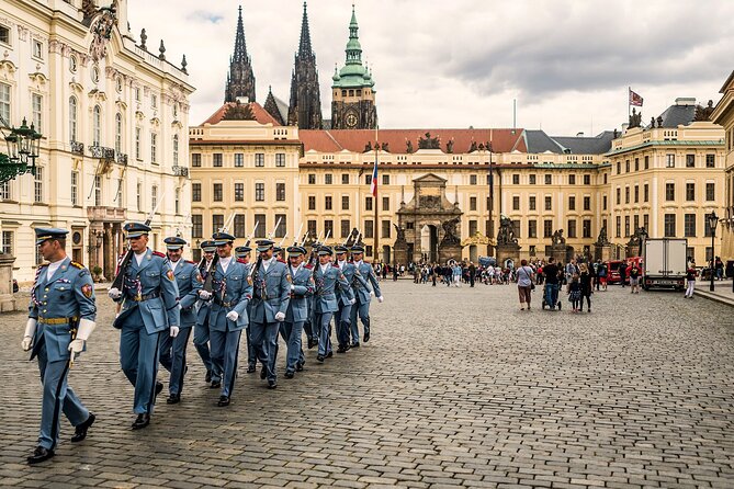 Prague: 1-Hour Castle Tour With Fast-GET Admission Ticket - St. Vitus Cathedral, the essential first stop