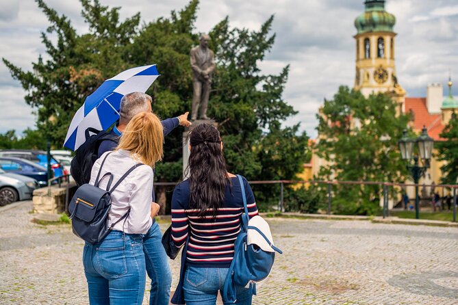 Prague: 1-Hour Castle Tour With Fast-GET Admission Ticket - Golden Lane and the castle’s smaller human stories