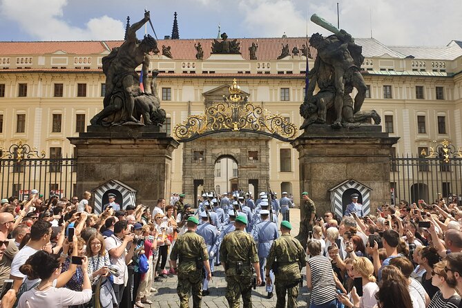 Prague: 1-Hour Castle Tour With Fast-GET Admission Ticket - How the mobile audioguide works in practice