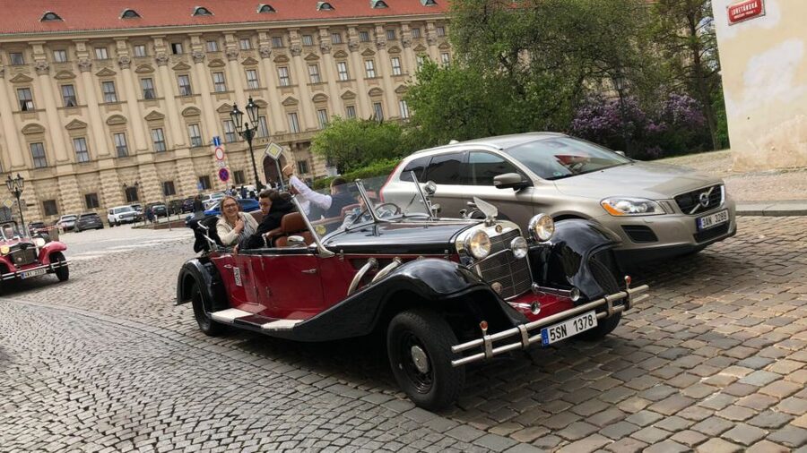 Prague: 1-Hour Private Tour in Vintage Car - What the vintage Mercedes adds to Prague sightseeing