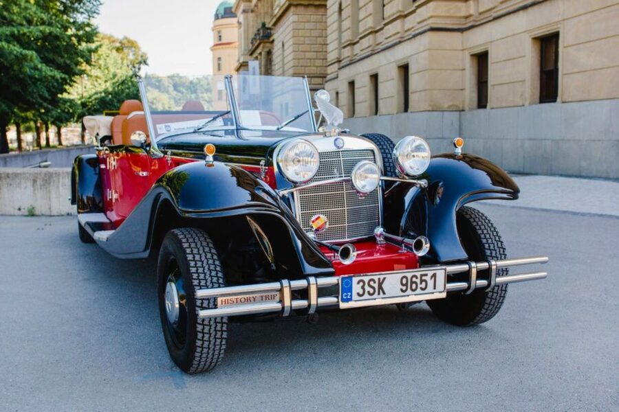 Prague: 1-Hour Private Tour in Vintage Car - Old Town Square and the Astronomical Clock