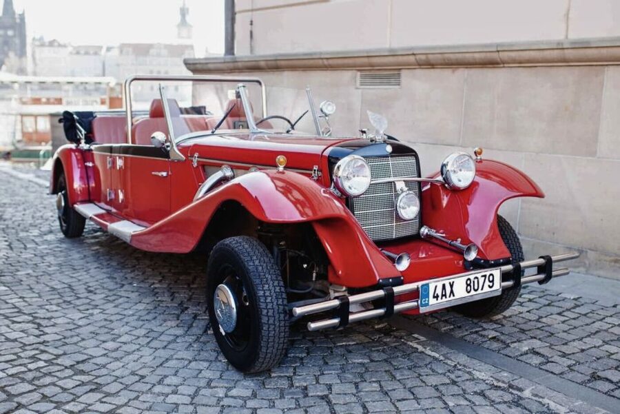Prague: 1-Hour Private Tour in Vintage Car - Lennon Wall and the final stretch