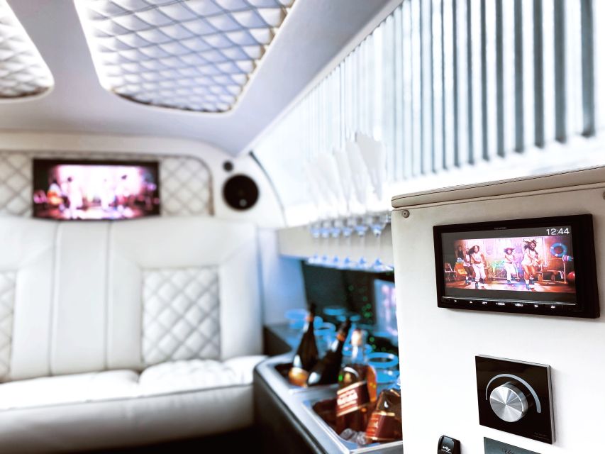 Prague: 1-Hour Vintage Limousine Rental - How much time do you really get?