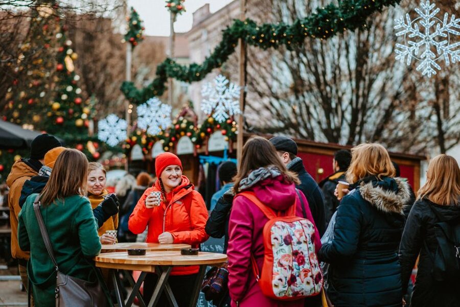 Prague: 2-3h Magical Christmas Markets Tour with Inclusions - What the guides add to the experience
