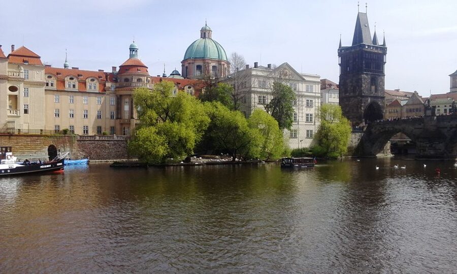 Prague: 2-Hour Lunch Cruise on the Vltava River - Seeing Prague from the Vltava