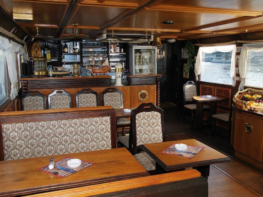 Prague: 2-Hour Lunch Cruise on the Vltava River - Should you book the Vltava lunch cruise?