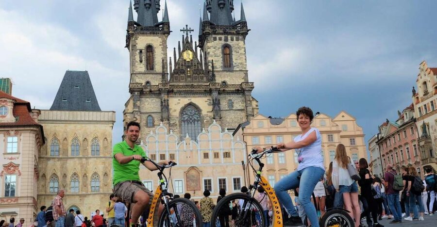 Prague: 2-Hour Old District & Riverside E-Scooter Tour - Safety, comfort, and what to wear
