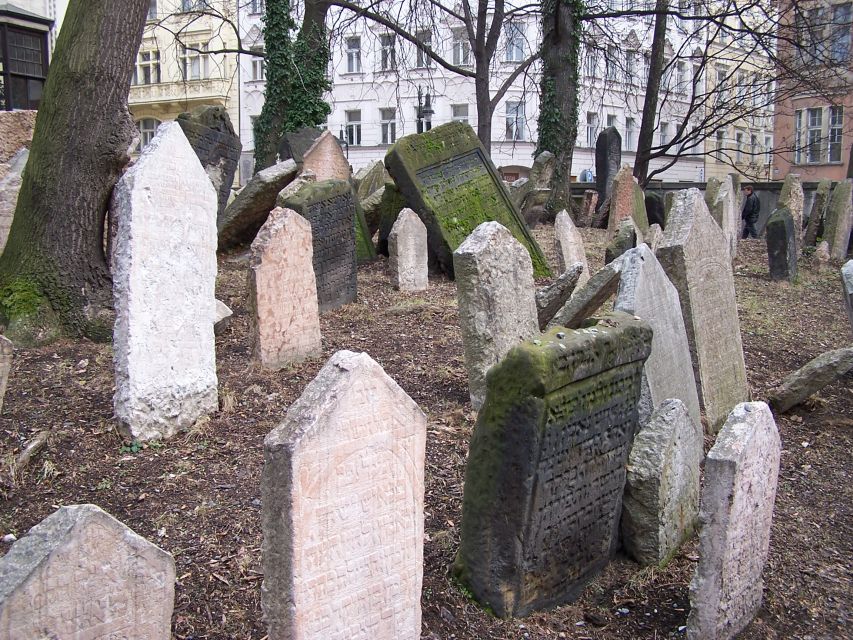Prague: 2-Hour Old Town and Jewish Ghetto Walking Tour - Kafka’s birthplace and the final Old Town views