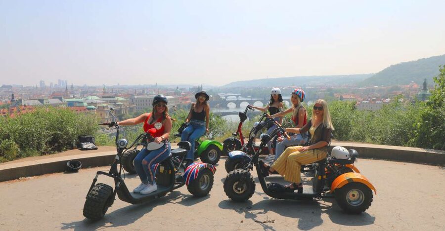Prague: 2-Hour Trike Live Guided Tour of Old Town - What the two-hour timing really gives you