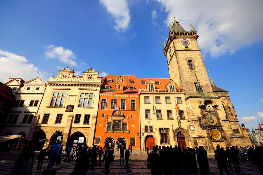 Prague: 2 hours city tour + 1 hour boat cruise - A fast first look at Prague’s historic core