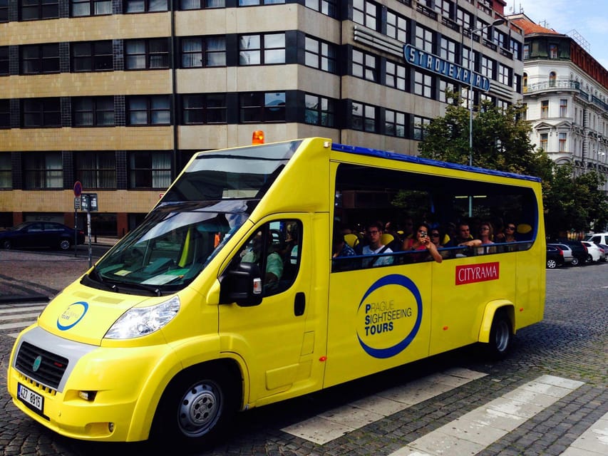 Prague: 2 hours city tour + 1 hour boat cruise - Prague Castle in a 30-minute stop