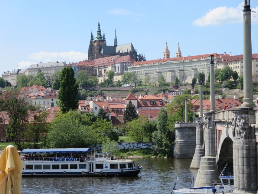 Prague: 3-hour Evening River Cruise with Dinner - Should you book this Prague dinner cruise?