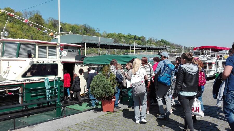 Prague: 3-hour Evening River Cruise with Dinner - A three-hour view of Prague from the Vltava