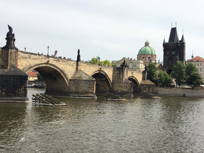 Prague: 3-hour Evening River Cruise with Dinner - What the river route gives you after sunset