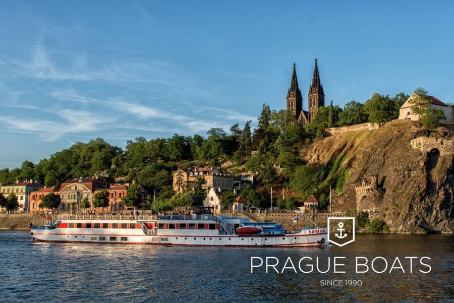 Prague: 3-hour Evening River Cruise with Dinner - Dinner on board: convenient, filling, and not formal