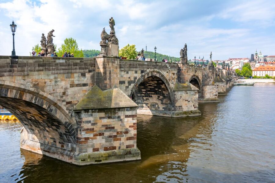Prague: 3-Hour Old Town and Prague Castle Tour in German - Prague Castle without the full admission ticket