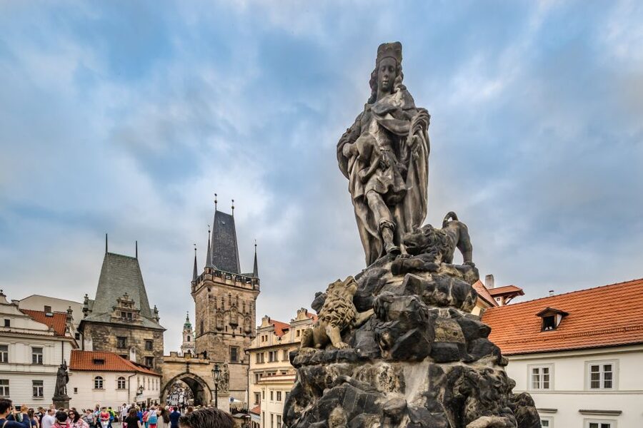 Prague: 3-Hour Walking Tour of Old Town & Prague Castle - Key points at a glance