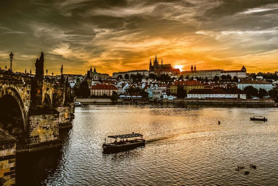 Prague: 45-Minute Sightseeing Cruise to Devil's Channel - Entering Čertovka and passing Grand Priory Mill