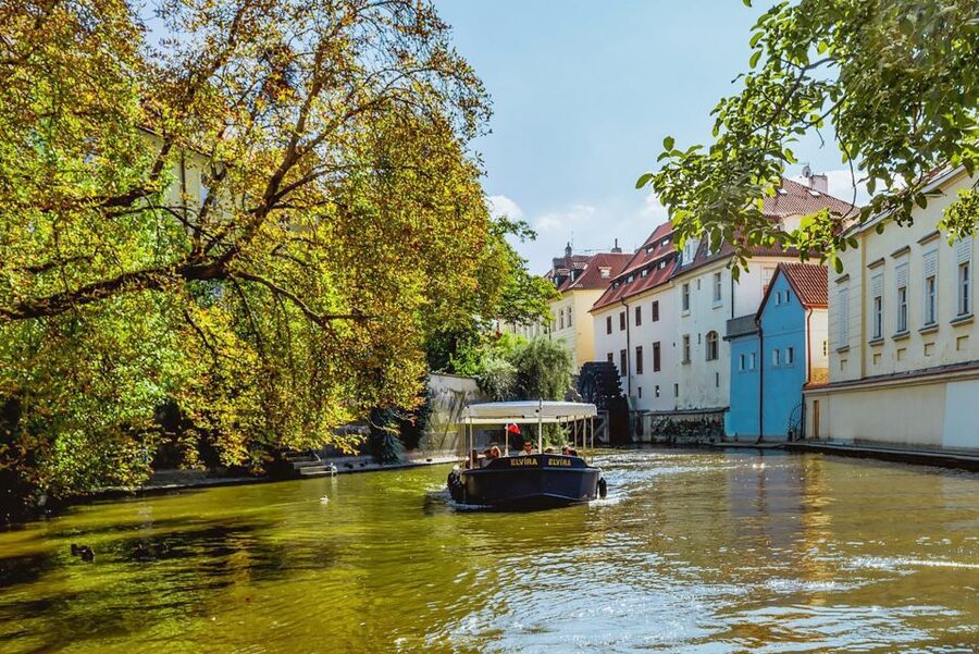 Prague: 45-Minute Sightseeing Cruise to Devil's Channel - The guides make the short trip work