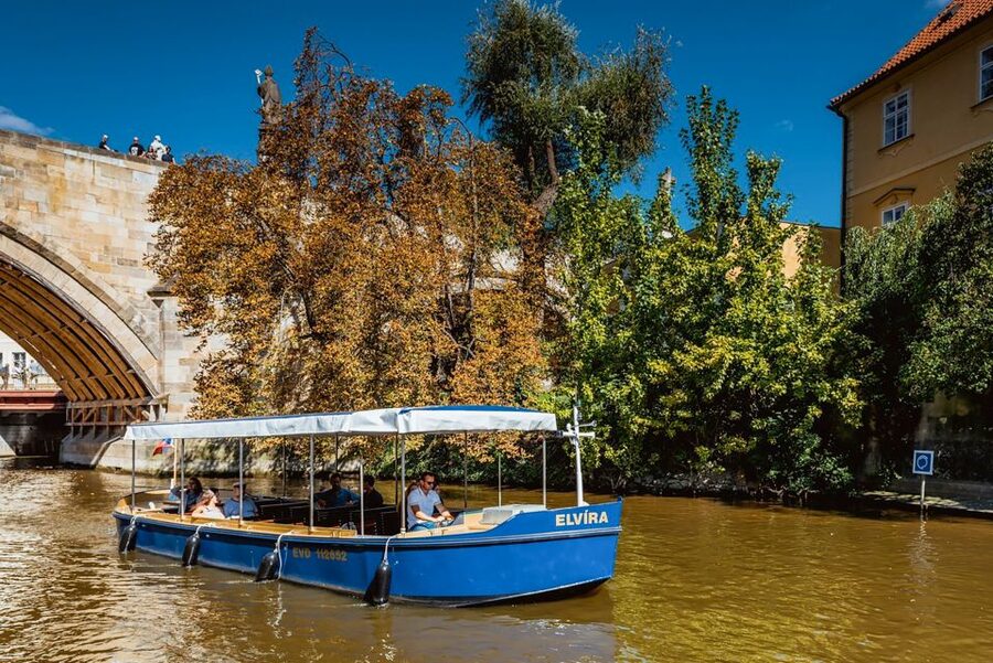 Prague: 45-Minute Sightseeing Cruise to Devil's Channel - Winter comfort and summer limits