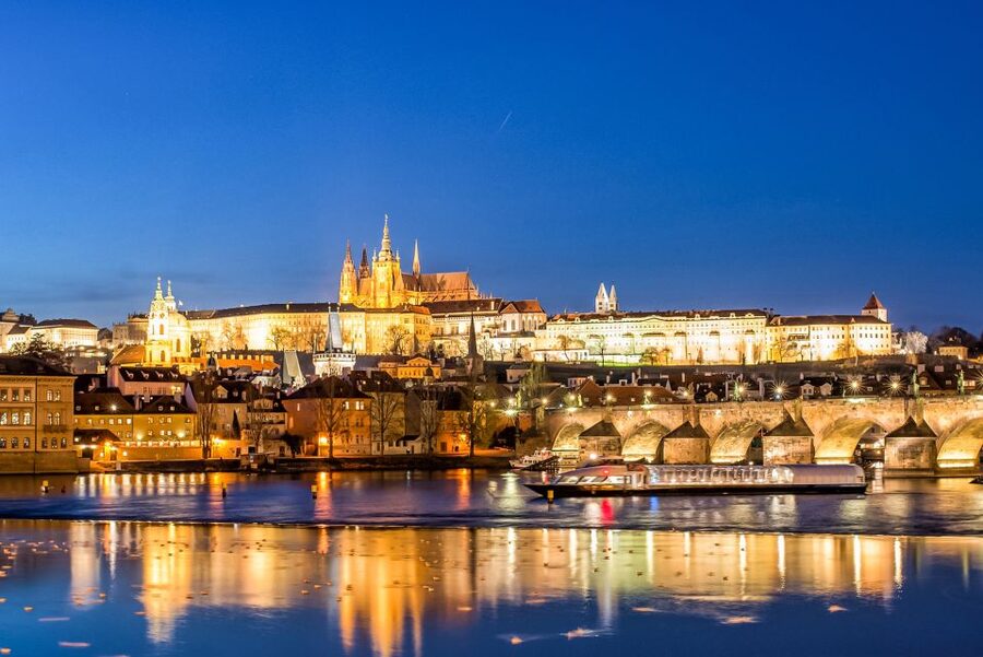 Prague: 50-Minute Sightseeing Evening Cruise - Key points to know before boarding