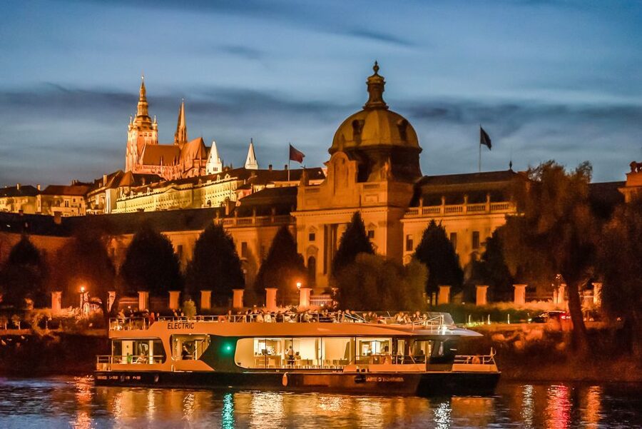 Prague: 50-Minute Sightseeing Evening Cruise - Who should book this short Vltava cruise?