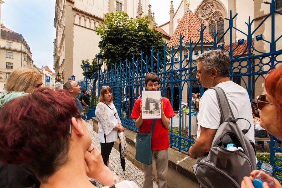 Prague: 6-Hour City Tour including Cruise and Lunch - The tram ride to Prague Castle