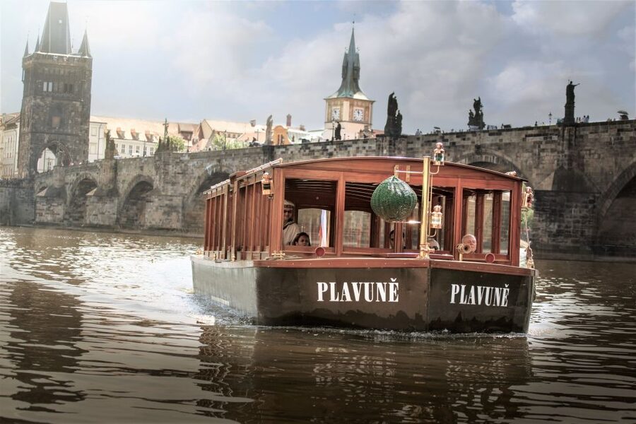 Prague: 6-Hour Tour with River Boat Cruise and Lunch - Taking the tram up to Hradčany