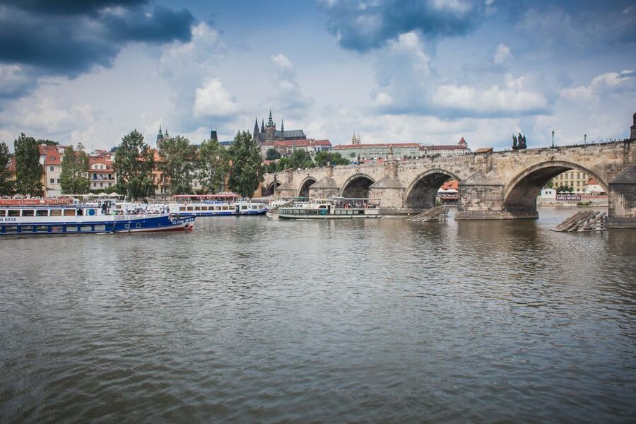 Prague: Afternoon Beer Cruise with Drinks Included - How much sightseeing information will you get?