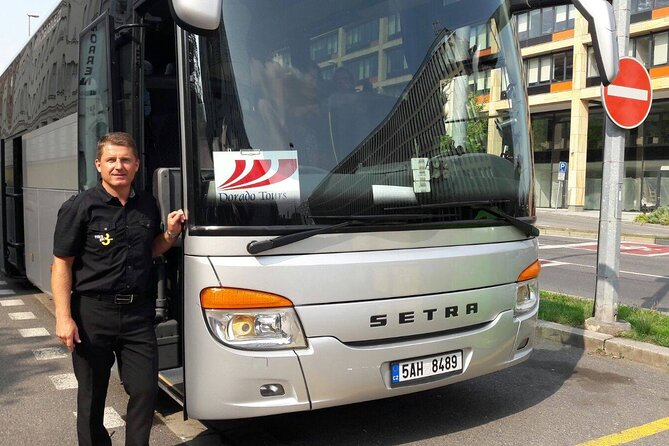PRAGUE AIRPORT - CITY TRANSFERS in Spanish - Comfortable vehicles for small and larger groups