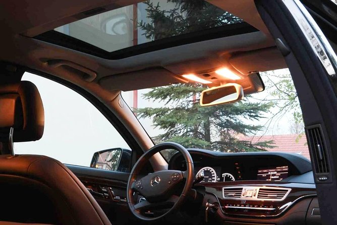 Prague airport luxury transfer by a Mercedes Benz S class - What the 30-minute ride feels like