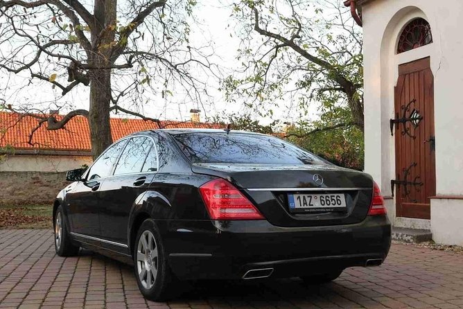 Prague airport luxury transfer by a Mercedes Benz S class - What happens at your Prague hotel departure
