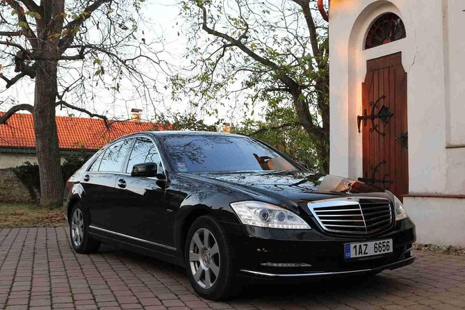 Prague airport luxury transfer by a Mercedes Benz S class - Booking details that prevent confusion