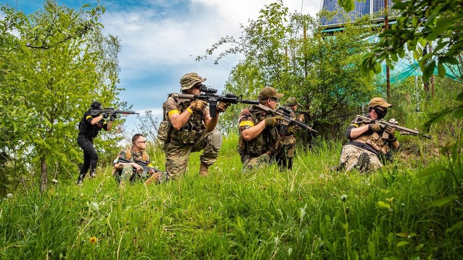 PRAGUE AIRSOFT SHOOTING GAMES - Timing and pickup require care