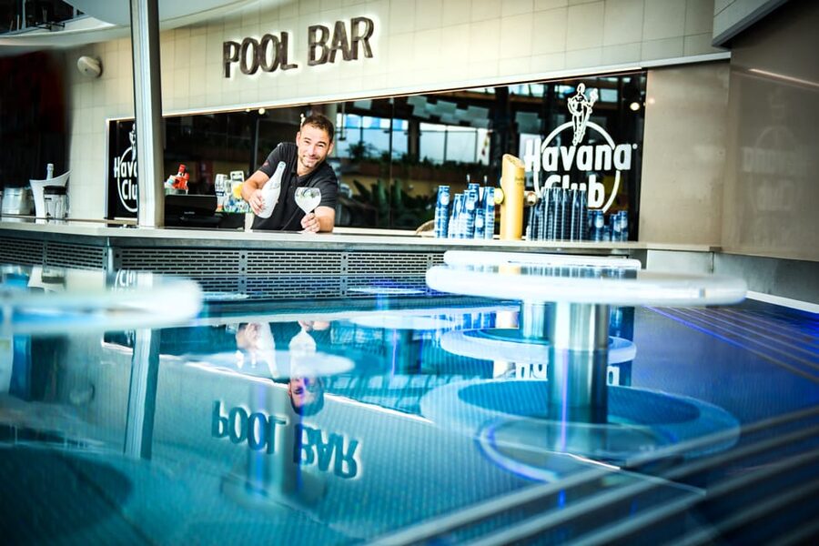 Prague: Aquapalace Indoor/Outdoor Water Park Ticket - Sauna World and spa treatments cost extra
