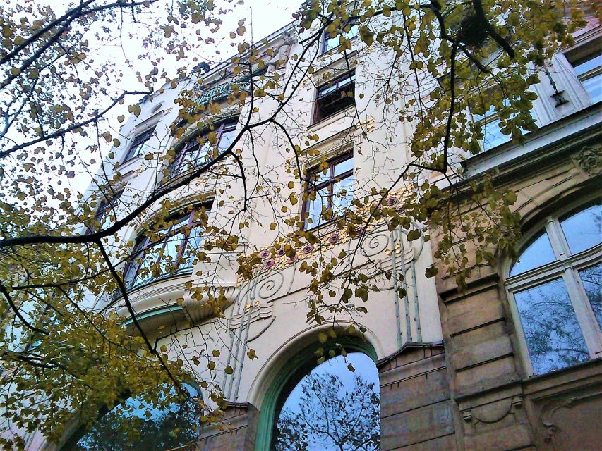 Prague Art Nouveau Tour - Meeting your guide at the hotel